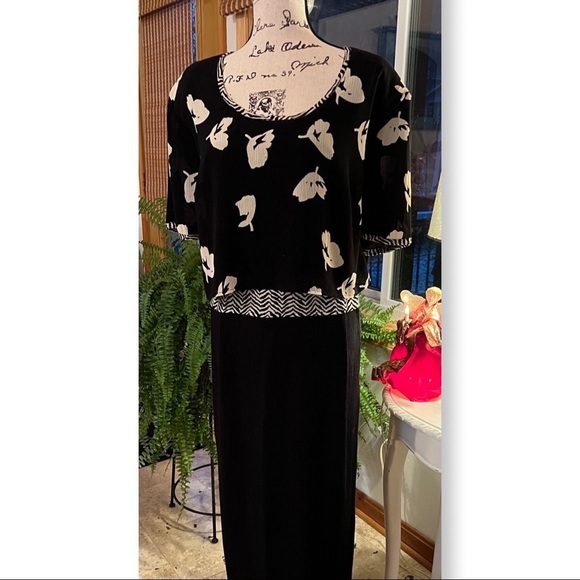 Fitting Image Women’s Black and Cream Lightweight Layered Midi Dress  24 Tall - Picture 3 of 10